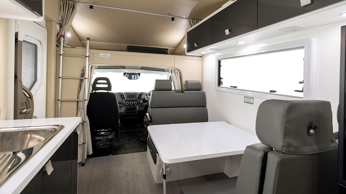 Winnebago Burleigh photo 8 of 12