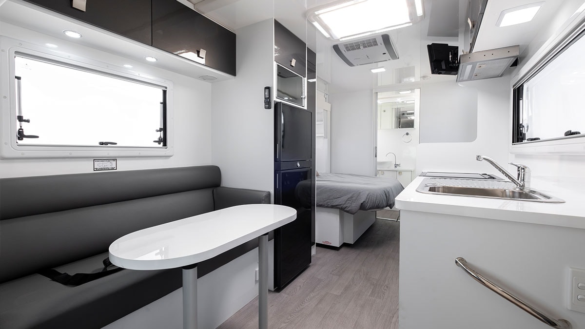 Winnebago Coogee photo 9 of 12