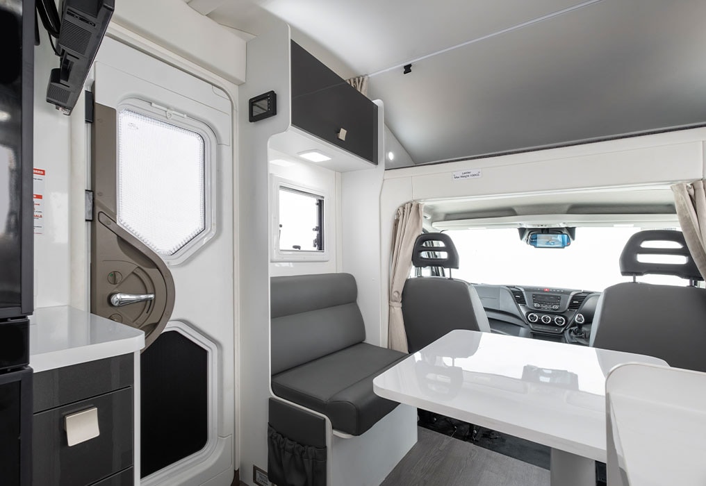 Winnebago Iluka photo 12 of 12