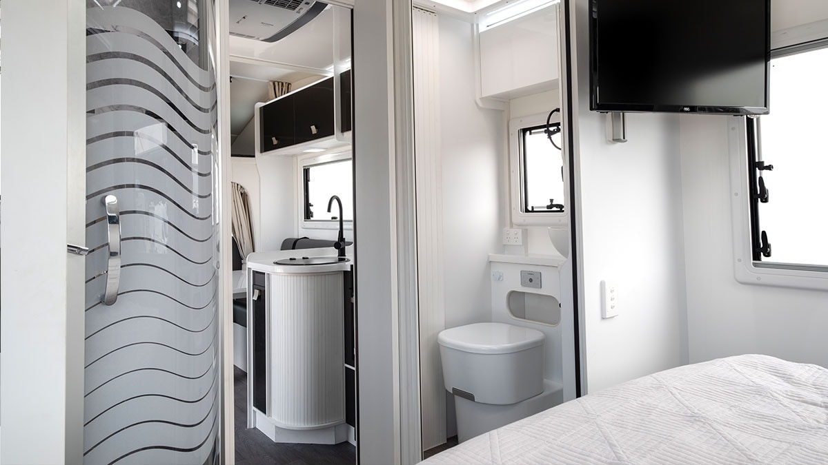 Winnebago Iluka photo 9 of 12