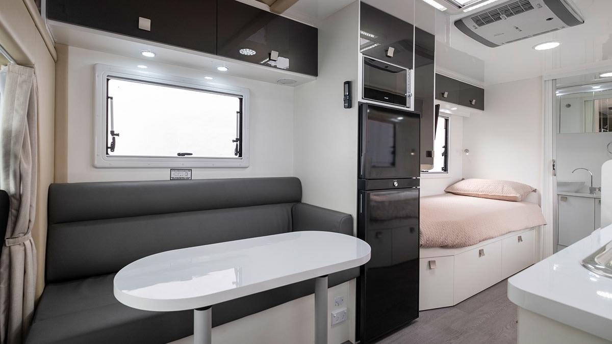 Winnebago Jervis photo 8 of 12