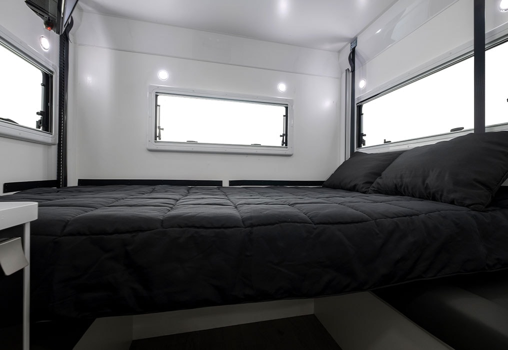 Winnebago Kirra photo 11 of 12