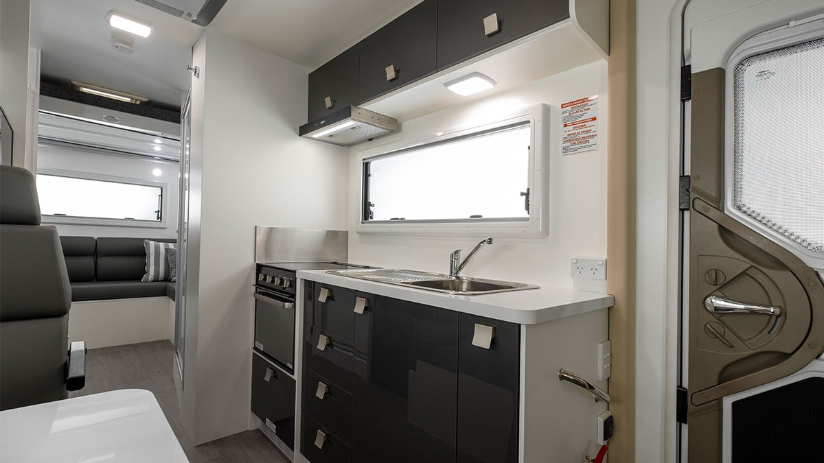 Winnebago Kirra photo 7 of 12