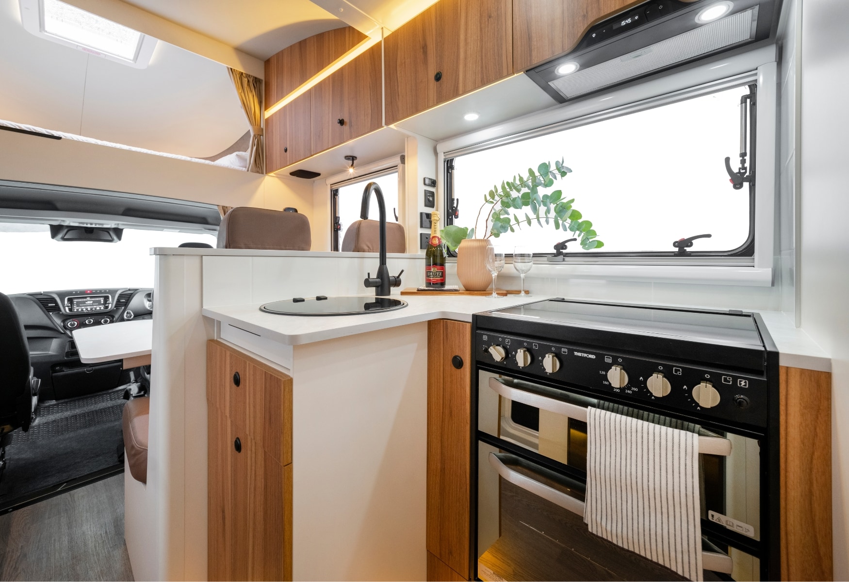 Winnebago Odyssey 40I photo 11 of 12
