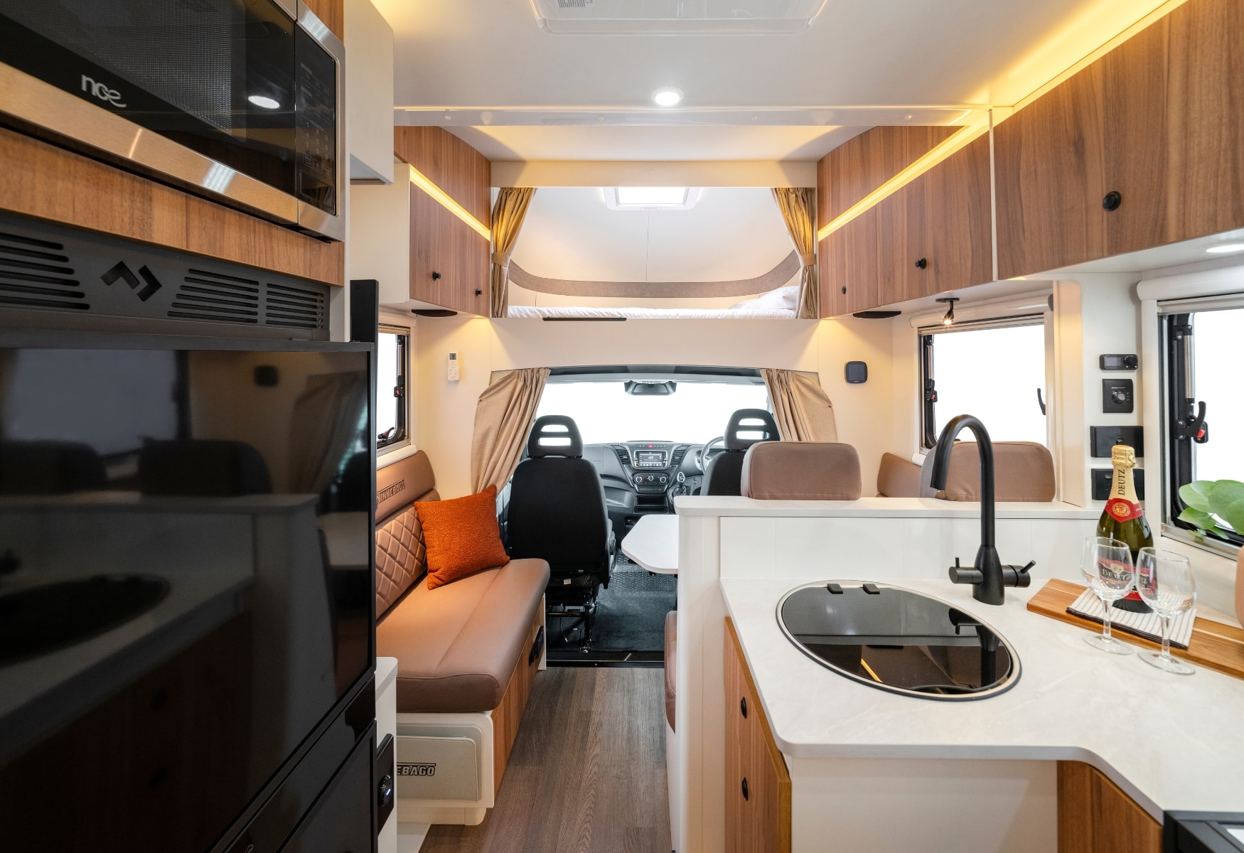 Winnebago Odyssey 40I photo 12 of 12